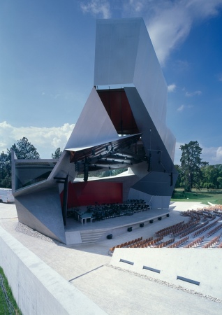 Bhne, Freiluftbhne, Wagram, Wagram-Fenster, Knigsbrunn, Martin und Werner Feiersinger, Niedersterreich, Architektur, Kunst, Architekten, Landmarke, Guckkastenbhne, Kammerchor, architecture in austria, Weinbauort Knigsbrunn, Skulptur, art, architecture, architects, Architektenbrder, Wolkenturm in Grafenegg von the next ENTERprise, stage-design, Wien, Kunst und Architektur, Wein und Architektur, Weinbaugebiet Wagram