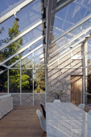 Lorenzo Alvarez Arquitectos, Jilotepec, Mexiko, Mxico, Conservatory, Glas, Landschaft, Gewchshaus, Wintergarten, Transparenz, living, plants, Licht, light, Stein, Garten, Mammutbaum, Stahl
