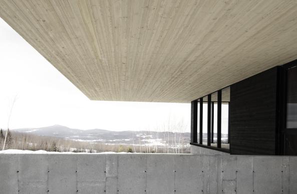 Residence Roy-Lawrence, Chevalier Morales Architectes, Sutton, Quebec, Kanada, Einfamilienhaus, Schweizer Chalet, Holzbau, residence, Canada, timber, mountains