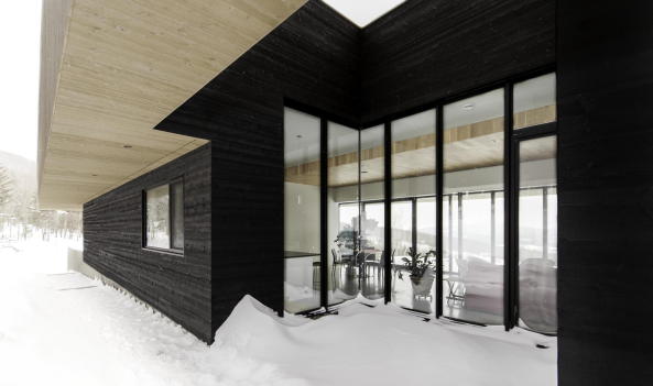 Residence Roy-Lawrence, Chevalier Morales Architectes, Sutton, Quebec, Kanada, Einfamilienhaus, Schweizer Chalet, Holzbau, residence, Canada, timber, mountains
