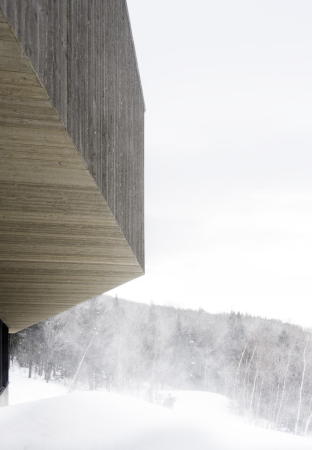 Residence Roy-Lawrence, Chevalier Morales Architectes, Sutton, Quebec, Kanada, Einfamilienhaus, Schweizer Chalet, Holzbau, residence, Canada, timber, mountains