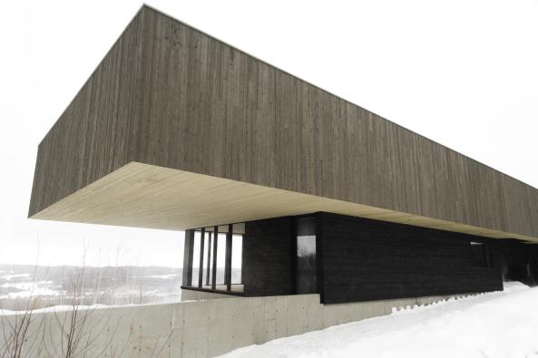 Residence Roy-Lawrence, Chevalier Morales Architectes, Sutton, Quebec, Kanada, Einfamilienhaus, Schweizer Chalet, Holzbau, residence, Canada, timber, mountains