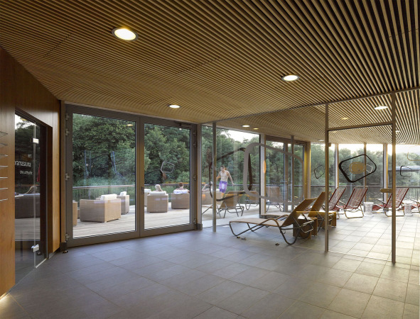 Heilbad, Badeort, Sauna, Therme, Flusssauna, Wellness, Spa, 4a Architekten, Bad Ems, schwimmende Sauna, Schwimmen & Schwitzen, Architektur, Erholung, Bad, Baden, Schwimmen, Swimming, architecture, new buildings, saunapark, Viktoriaallee, Emser Therme, Matthias Burkart, Alexander von Salmmuth, Ernst Ulrich Tillmanns, David Matthiessen, Stuttgart, Wellness-Architektur, finnische Sauna, hot bricks, Flussbad, Baunetz, Baunetz Profile, Architektenprofile