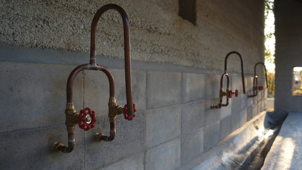 Gereben Mari�n Architects Ltd., Almagyar, Eger, Ungarn, Hungary, Weinterrasse, wine terrace, Tuff stone, earth concrete, Wein und Architektur, Recycling, Weinterrasse,Tufflehm im Weinberg, Archaische Ferienanlage in Ungarn, Tourismus, Touristen, new buildings, architecture, BauNetz, news