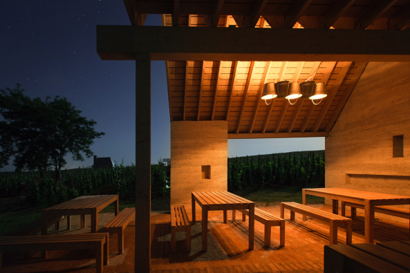 Gereben Marin Architects Ltd., Almagyar, Eger, Ungarn, Hungary, Weinterrasse, wine terrace, Tuff stone, earth concrete, Wein und Architektur, Recycling, Weinterrasse,Tufflehm im Weinberg, Archaische Ferienanlage in Ungarn, Tourismus, Touristen, new buildings, architecture, BauNetz, news