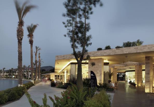 Emre Arolat Architects, T�rkei, Bodrum, Yalikavak Palmarina, Yachthafen, Insel, Wohnungsbau, Hafen, Lokalcholorit, Kalkstein, travertin, turkey, housing, marina, Einkaufszentrum, shopping center, Glas