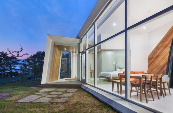 Kyungsub Shin; Atelier Chang; Knot House; Vacation homes; Residential; Resort; Architecture; Soohyun Chang; Federica Russo; Ryan Day; Hyunwoo Chung; Cliff; Sea; Ocean; Geoje Island; South Korea; Sdkorea; Goeje-Insel; Knotenhuschen; Knoten; gefaltet; Aussicht; Infinity Pool