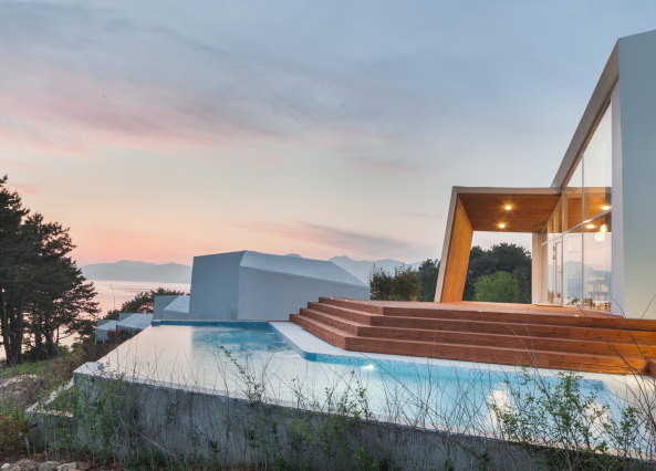 Kyungsub Shin; Atelier Chang; Knot House; Vacation homes; Residential; Resort; Architecture; Soohyun Chang; Federica Russo; Ryan Day; Hyunwoo Chung; Cliff; Sea; Ocean; Geoje Island; South Korea; S�dkorea; Goeje-Insel; Knotenh�uschen; Knoten; gefaltet; Aussicht; Infinity Pool