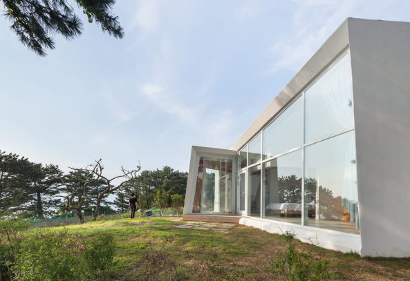 Kyungsub Shin; Atelier Chang; Knot House; Vacation homes; Residential; Resort; Architecture; Soohyun Chang; Federica Russo; Ryan Day; Hyunwoo Chung; Cliff; Sea; Ocean; Geoje Island; South Korea; Sdkorea; Goeje-Insel; Knotenhuschen; Knoten; gefaltet; Aussicht; Infinity Pool