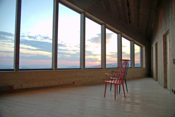 Norwegen, Okstindan, Berge, mountains, glacier, Gletscher, H�tte, Zufluchtsort, Charles Rabot, lokale Baumaterialien, lokale Bauweise, Holz, Herberge, Solarenergie, new architecture, best architects, buildings in norway, wood, JVA Jarmund/Vigsn�s Architects, Rabot Tourist Cabin, Birkenholz, Charles Rabot, Schlafen auf dem Gletscher, kleine H�tte, Minih�user, Kleinode, Baunetz, Baunetz-Meldungen, Fenster, Window, Bauen in den Bergen, mountains, Bauen mit Holz, Holzarchitektur, wood architecture