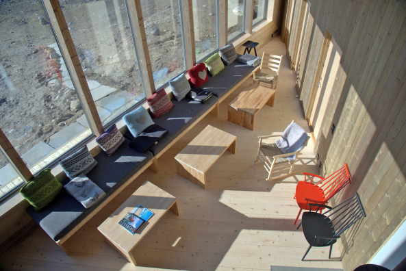 Norwegen, Okstindan, Berge, mountains, glacier, Gletscher, H�tte, Zufluchtsort, Charles Rabot, lokale Baumaterialien, lokale Bauweise, Holz, Herberge, Solarenergie, new architecture, best architects, buildings in norway, wood, JVA Jarmund/Vigsn�s Architects, Rabot Tourist Cabin, Birkenholz, Charles Rabot, Schlafen auf dem Gletscher, kleine H�tte, Minih�user, Kleinode, Baunetz, Baunetz-Meldungen, Fenster, Window, Bauen in den Bergen, mountains, Bauen mit Holz, Holzarchitektur, wood architecture