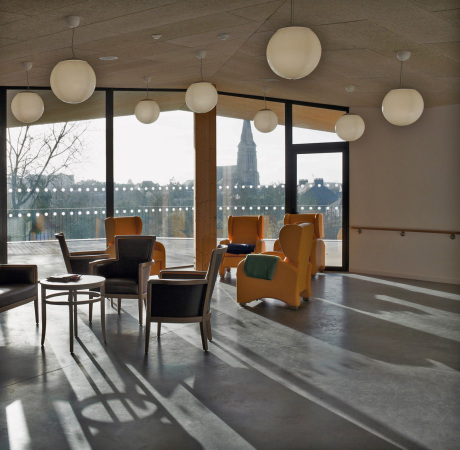 Foyer la Grange, Couron, 25 Boulevard Franois Blancho, 44220, Frankreich, Wohnheim, Altenresidenz, Alzheimer, Demenz, Betonsockel, Sockel, Ausblick, Balkon, Senioren, Unit Alzheimer, Nantes, Mabire Reich, architectes, Architekten, aufgestndert, Holz, Altenheim, Ruhestand, Rentner,