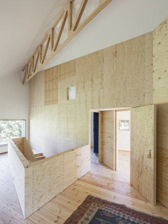 Petersns vg 40, 127 41 Skrholmen, Schweden, Minihaus, Billighaus, Wellblech, Meer, Aussicht, Einfamilienhaus, Ferienhaus, Holz, Beton, Blech, Skansholmen 13, Tommy Carlsson, 2014, Neubau, Fertighaus, Prototyp, Panoramafenster, Ausblick, Ecke, happy cheap,