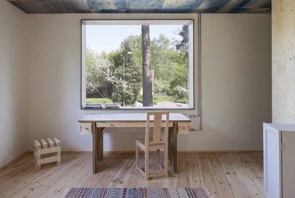 Petersns vg 40, 127 41 Skrholmen, Schweden, Minihaus, Billighaus, Wellblech, Meer, Aussicht, Einfamilienhaus, Ferienhaus, Holz, Beton, Blech, Skansholmen 13, Tommy Carlsson, 2014, Neubau, Fertighaus, Prototyp, Panoramafenster, Ausblick, Ecke, happy cheap,