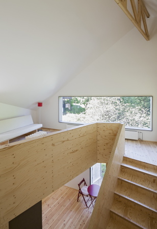 Petersns vg 40, 127 41 Skrholmen, Schweden, Minihaus, Billighaus, Wellblech, Meer, Aussicht, Einfamilienhaus, Ferienhaus, Holz, Beton, Blech, Skansholmen 13, Tommy Carlsson, 2014, Neubau, Fertighaus, Prototyp, Panoramafenster, Ausblick, Ecke, happy cheap,