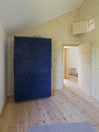 Petersns vg 40, 127 41 Skrholmen, Schweden, Minihaus, Billighaus, Wellblech, Meer, Aussicht, Einfamilienhaus, Ferienhaus, Holz, Beton, Blech, Skansholmen 13, Tommy Carlsson, 2014, Neubau, Fertighaus, Prototyp, Panoramafenster, Ausblick, Ecke, happy cheap,