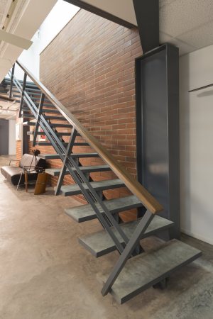 Ecuador, Samborondn, Jannina Cabal + Arquitectos, Integral Iluminacin Comercial Building, Erweiterung, Verkaufsflche, Beleuchtungskonzept, Ausstellungsraum, Ausstellung, Faserstoff, geometrische Muster, Fassade, Eisenkonstruktion, Stahl, Alumnium, Glas, Farbe, Lichtinstallation, skulpturale Hlle, LED, Beton