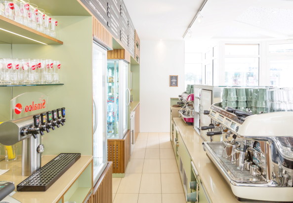 Verkehrspavillon, 50er Jahre, Koblenz, Friedrich-Ebert Ring, Thillmann Architekten, traffic pavilion, fiifties, Denkmalpflege, Pavillon, 1950, Limonade und Butterbrot, Umbau, Erhaltung, Sanierung, Warteslchen, Otto Schnhagen, Theke, Retro, Architektur fr Feinschmecker, Baunetz, neue Projekte, best architects, best of baunetz, Holz, glas, Fassade, Baukunst, Architektur aus der Nachkriegszeit, Moderne