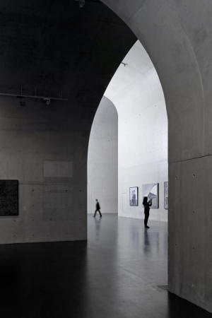Museum, Kunstmuseum, baunetz, Atelier Deshaus, Long Museum West Bund, Liu Yichun, Chen Yifeng, Shanghai, Beton, Betonbgen, Transformation, Industriekultur West Bund, Moderne Kunst, klassische Moderne, zeitgenssische Kunst, minimalistisch, concrete, modern art, industrial, modern art,