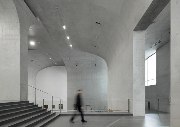 Museum, Kunstmuseum, baunetz, Atelier Deshaus, Long Museum West Bund, Liu Yichun, Chen Yifeng, Shanghai, Beton, Betonb�gen, Transformation, Industriekultur West Bund, Moderne Kunst, klassische Moderne, zeitgen�ssische Kunst, minimalistisch, concrete, modern art, industrial, modern art,