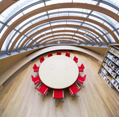 Pathe Foundation, Fondation J�r�me Seydoux Path�, Renzo Piano, Fondation Path�, headquarter, B�rositz, Fassade, Archivgeb�ude, Archiv, Ausstellung, Stiftung Pathe, Transparenz, �ffenlticher Raum, Gew�chshaus, greenhouse, Tageslicht, Garten, Glas, glass, natural light, Filmkunst, cinematographic art