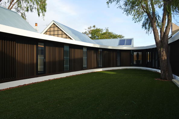 Luigi Rosselli Architects, Subiaco, Oval house, Sydney, Australien, Abbruchziegel, Australia, federation style, recycled brick, timber