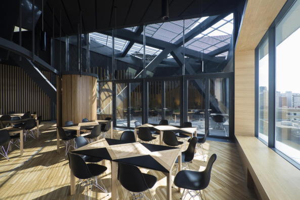 Caixaforum, Expo Zaragoza, Saragossa, Kulturzentrum, Monolith, Monument, Stadtkrone, Estudio Carme Pinos, Museum, Auditorium, Ricardo Santonja, Calle Jos Anselmo Clave, Konzert, Forum, Zentrum, Tarnfarbe, Museum, Kunst, Social Centre, camouflage, music