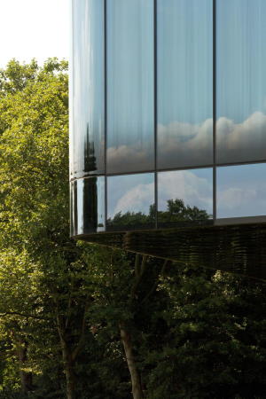 Schiffahrtsamt, Verkehrsbau, Wiel Arets, Jan Bitter, Bettina Kraus, Jan Bitter, Brogebude, Glasfassade, Schleuse, Schiff, Julius Klatte, Harold Hermans, Rob Willemse, Office, Maasbracht, Regiocentrale Zuid, Dutch, Belgian, Niederlande, Belgien, headquarters, water traffic control, Wasserwege, Kanal, Bassin, Wasserbassin, Netherlands, Rijkswaterstaat, Aussicht, Wasserlandschaft