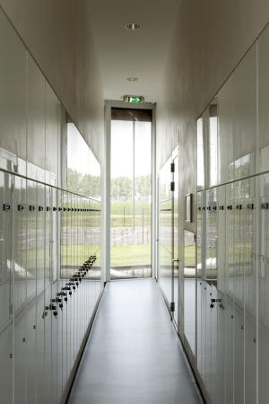 Schiffahrtsamt, Verkehrsbau, Wiel Arets, Jan Bitter, Bettina Kraus, Jan Bitter, Brogebude, Glasfassade, Schleuse, Schiff, Julius Klatte, Harold Hermans, Rob Willemse, Office, Maasbracht, Regiocentrale Zuid, Dutch, Belgian, Niederlande, Belgien, headquarters, water traffic control, Wasserwege, Kanal, Bassin, Wasserbassin, Netherlands, Rijkswaterstaat, Aussicht, Wasserlandschaft