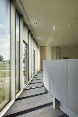 Schiffahrtsamt, Verkehrsbau, Wiel Arets, Jan Bitter, Bettina Kraus, Jan Bitter, Brogebude, Glasfassade, Schleuse, Schiff, Julius Klatte, Harold Hermans, Rob Willemse, Office, Maasbracht, Regiocentrale Zuid, Dutch, Belgian, Niederlande, Belgien, headquarters, water traffic control, Wasserwege, Kanal, Bassin, Wasserbassin, Netherlands, Rijkswaterstaat, Aussicht, Wasserlandschaft