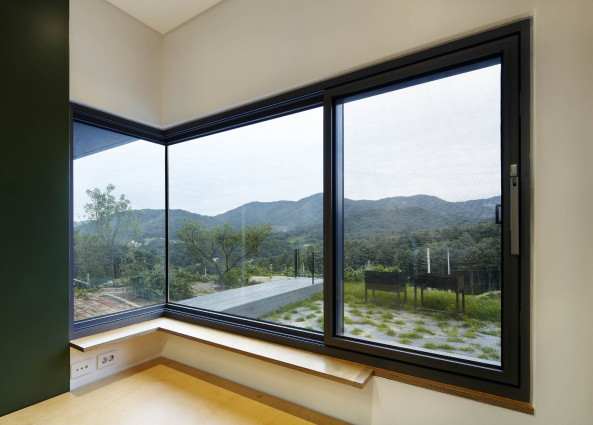 studio_GAON, Gapyeong, Gyeongki-do, Wohnhaus, housing, S�dkorea, House of Respect and Happiness, Einfamilienhaus, Bibliothek, Berglandschaft, Dachausbau, Beton, Stein