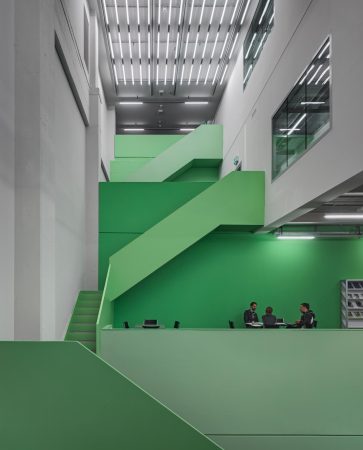 EM2N, EM2N Architects,  Mathias Mller und Daniel Niggli, Zrich, Toni-Areal, Allreal Toni AG, Umbau, ZhdK, ZHAW, Zrcher Hochschule der Ksnte, Studieren in Zrich, Fassade, facade, Lochblech, realities:united, Jan  Edler, Tim Edler, Lichtkonzept, Zusammenschlu von ZHAW und ZHdK, Superinstitution, Megagebude, Lichtskulptur, Licht, light, Perforation, Bauwelt, Baunetz, Baunetz-Meldungen, Architektur in der Schweiz, Neues Zrich, Buildings in Zurich, Signaletik, Schriftzug, Licht im Umbau, Milch, Miclhfabrik, Vision, Medienfassade, Architektur studieren, Hochschule Zrich, Lichtkonzept, Creative City,ehemalige Milchfabrik, vertikaler Boulevard, Zumtobel,