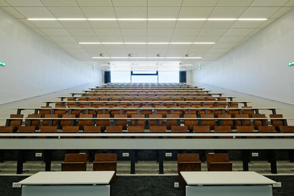 Paris, Hub, Forschungsbau, Holz, Beton, Unigebude Universitt, university, Badia Berger, Mantes-La-Ville, Yvelines, Campus, Balkon, Ausblick, Wrfel, Holzwrfel, Sockel, Sockelbau, Betonsockel, technology centre. Technologiezentrum, Takuji Shimmura, Technologie, High-Tech, mantes la ville universit