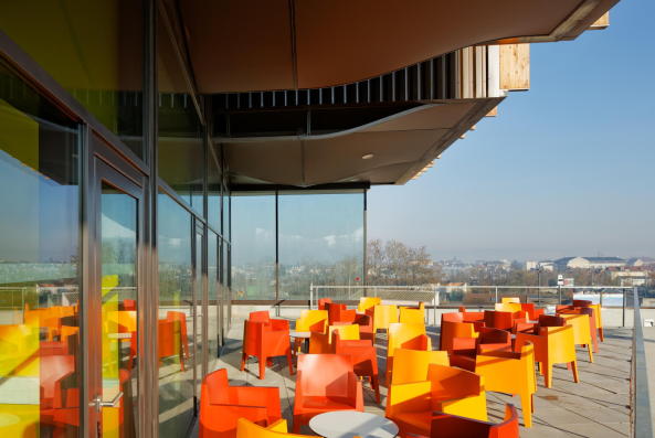 Paris, Hub, Forschungsbau, Holz, Beton, Unigebude Universitt, university, Badia Berger, Mantes-La-Ville, Yvelines, Campus, Balkon, Ausblick, Wrfel, Holzwrfel, Sockel, Sockelbau, Betonsockel, technology centre. Technologiezentrum, Takuji Shimmura, Technologie, High-Tech, mantes la ville universit