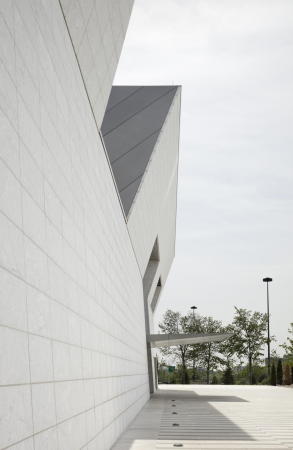 Aga Khan Museum, islamic arts, culture, Ismaili Studies, Charles Correa, Fumihiko Maki, Museum, Museumsneubau, Toronto, Canada, Pritzker Preis, Aga Khan Development Network, Bata Shoes Head Office, Granit, Beton, Stahl, Licht, Light, Garden, Gartenbaukunst, limestone, Sandstein,  mashrabiya, Hof, Courtyard, Adrien Gardre