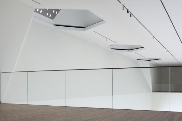 Aga Khan Museum, islamic arts, culture, Ismaili Studies, Charles Correa, Fumihiko Maki, Museum, Museumsneubau, Toronto, Canada, Pritzker Preis, Aga Khan Development Network, Bata Shoes Head Office, Granit, Beton, Stahl, Licht, Light, Garden, Gartenbaukunst, limestone, Sandstein,  mashrabiya, Hof, Courtyard, Adrien Gardre