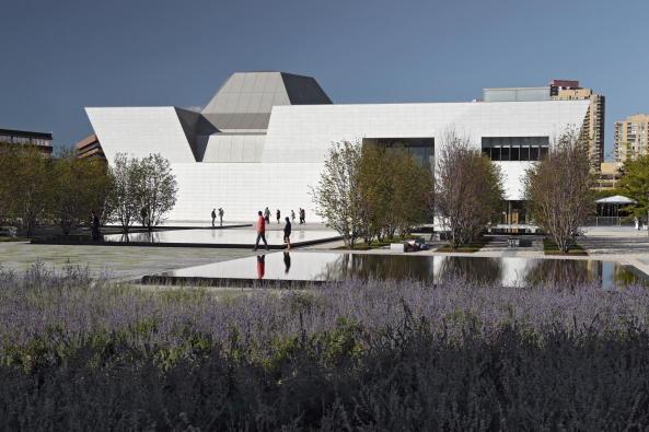 Aga Khan Museum, islamic arts, culture, Ismaili Studies, Charles Correa, Fumihiko Maki, Museum, Museumsneubau, Toronto, Canada, Pritzker Preis, Aga Khan Development Network, Bata Shoes Head Office, Granit, Beton, Stahl, Licht, Light, Garden, Gartenbaukunst, limestone, Sandstein,  mashrabiya, Hof, Courtyard, Adrien Gardre