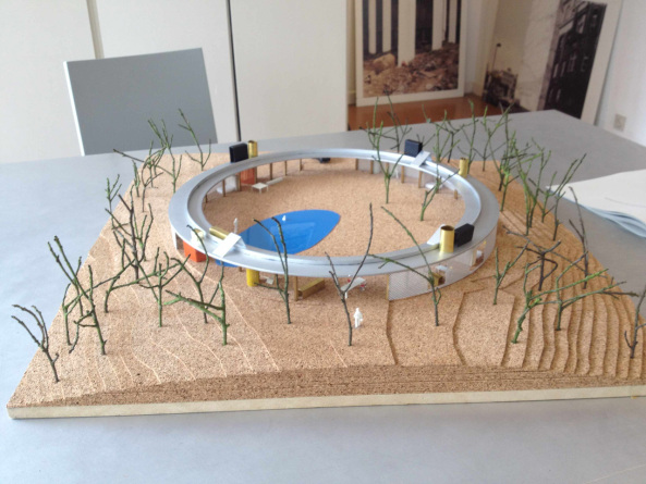 Johnston Marklee, Solo Houses, Cretas, Matarraa, Ferienhuser in Spanien, Round House, Christian Bourdais, Office KGDVS, Didier Faustino, MOS Architects , Sou Fujimoto, Ferienhaus, Minimalismus, Primrform, Kreis, Wiese, Beton, Glas, Moderne