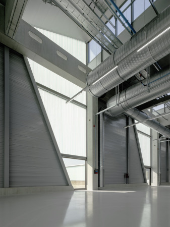 Barkow Leibinger  Architekten, Kaufbeuren, Berlin, HAWE Werk, Erffnung in Kaufbeuren, Halle, Hallenarchitektur, Fassade, Tragwerk, Neubau, construction, facade, corporate architecture, Frank Barkow, Regine Leibinger, HAWE Hydraulik, Produktionshalle, Baunetz, Baunetz-Meldungen, Allgu, Architektur im Allgu, Shed-Dach, Glas, Beton, Concrete, Profilglas, Bro, Verwaltung, Headquarter, Campus, Grne Fabrik