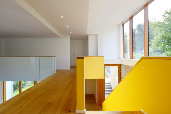 Florian Hertweck; Peter Hertweck; Devernois; Hertweck Devernois Architectes Urbanistes, Sinzig; Rheinland; Sinzig am Rhein; Einfamlienhaus; Haus am Hang; Sonnenfenster; Steinmauer; Holger Jacobs; Sonnenriegel; Neubau; Villa; Rheintal