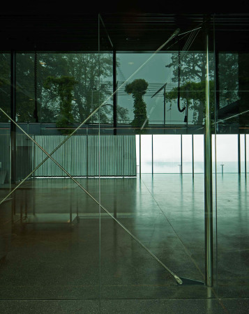 Gurten, Wabern, Schweiz, Pavillon, Stiftung Gurten, Park im Grnen, Gurten Pavillon, mlzd, Bankett, Fest, Eventlokal, Bern, Transparenz, Saal, Stahlplattform, Stahl, steel, pavilion, Dachkonstruktion, Masivstahlsttzen, Glas, Fassade, Stahlseilverspannung, Vorhang, Terrazzoboden, Messing, Kunst am Bau, Terrasse, Beton, Pendelsttze