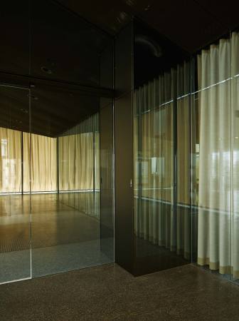 Gurten, Wabern, Schweiz, Pavillon, Stiftung Gurten, Park im Grnen, Gurten Pavillon, mlzd, Bankett, Fest, Eventlokal, Bern, Transparenz, Saal, Stahlplattform, Stahl, steel, pavilion, Dachkonstruktion, Masivstahlsttzen, Glas, Fassade, Stahlseilverspannung, Vorhang, Terrazzoboden, Messing, Kunst am Bau, Terrasse, Beton, Pendelsttze