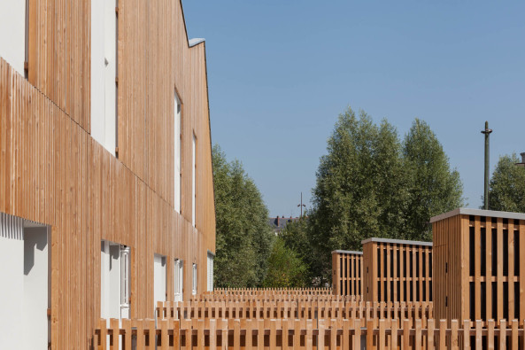 Nantes, Frankreich, social housing units, Antonini Darmon Architects, sozialer Wohnungsbau, Wohnungen, Fassade, Gewerbe, Geschfte, Beton, Betonfertigteile, concrete, precast concrete, Holz, Stahl, wood, steel