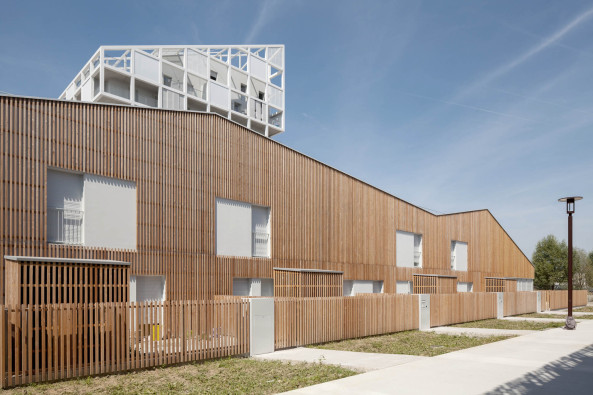 Nantes, Frankreich, social housing units, Antonini Darmon Architects, sozialer Wohnungsbau, Wohnungen, Fassade, Gewerbe, Geschfte, Beton, Betonfertigteile, concrete, precast concrete, Holz, Stahl, wood, steel
