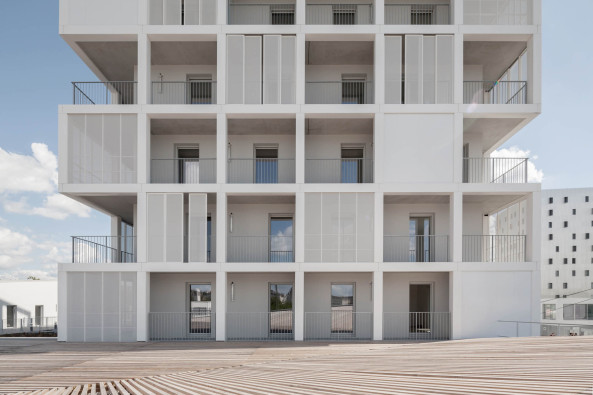 Nantes, Frankreich, social housing units, Antonini Darmon Architects, sozialer Wohnungsbau, Wohnungen, Fassade, Gewerbe, Gesch�fte, Beton, Betonfertigteile, concrete, precast concrete, Holz, Stahl, wood, steel