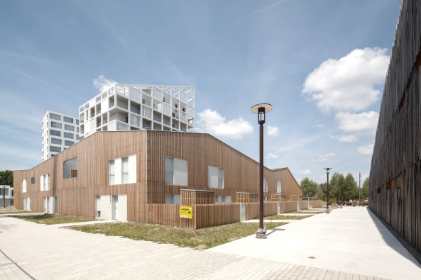 Nantes, Frankreich, social housing units, Antonini Darmon Architects, sozialer Wohnungsbau, Wohnungen, Fassade, Gewerbe, Geschfte, Beton, Betonfertigteile, concrete, precast concrete, Holz, Stahl, wood, steel
