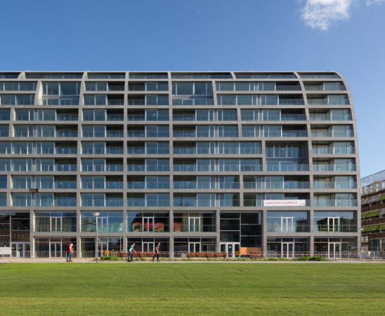 MVRDV; Rotterdam, Markethal, Markhalle Rotterdam, Hybrid, Mega-Markt, Shoppen mit MVRDV, Cornucopia, Horn of Plenty, Fassade, facade, Arno Coenen, Iris Roskam, Pixar Studios,  Erffnung in Rotterdam, Knigin Maxima, Superdutch, Nathalie de Vries, Winy Maas, Jacob van Rijs, Netherlands, construction, mega-project, Rotterdam Markhal opens today: a mix of housing and market, Markthal Rotterdam, J.P van Eesteren, Mobilis, Martens en Van Oord, Laurenskwartier, chinese to dutch, The World of Taste, shops, shopping, einkaufen in Holland, Einkaufen in Rotterdam, City of Rotterdam, Fischmarkt, Gemse, Obst, fresh fruits in rotterdamwww.markthalrotterdam.nl, nl, Baunetz, architecture, Architektur, Baunetz-Meldungen, Highlight in Holland, niederlndische Superlative, Markthalle von MVRDV, Triumphbogen