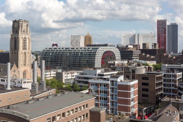 MVRDV; Rotterdam, Markethal, Markhalle Rotterdam, Hybrid, Mega-Markt, Shoppen mit MVRDV, Cornucopia, Horn of Plenty, Fassade, facade, Arno Coenen, Iris Roskam, Pixar Studios,  Erffnung in Rotterdam, Knigin Maxima, Superdutch, Nathalie de Vries, Winy Maas, Jacob van Rijs, Netherlands, construction, mega-project, Rotterdam Markhal opens today: a mix of housing and market, Markthal Rotterdam, J.P van Eesteren, Mobilis, Martens en Van Oord, Laurenskwartier, chinese to dutch, The World of Taste, shops, shopping, einkaufen in Holland, Einkaufen in Rotterdam, City of Rotterdam, Fischmarkt, Gemse, Obst, fresh fruits in rotterdamwww.markthalrotterdam.nl, nl, Baunetz, architecture, Architektur, Baunetz-Meldungen, Highlight in Holland, niederlndische Superlative, Markthalle von MVRDV, Triumphbogen