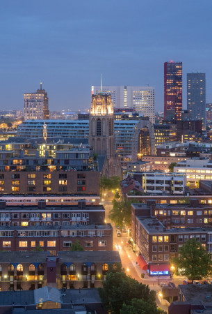 MVRDV; Rotterdam, Markethal, Markhalle Rotterdam, Hybrid, Mega-Markt, Shoppen mit MVRDV, Cornucopia, Horn of Plenty, Fassade, facade, Arno Coenen, Iris Roskam, Pixar Studios,  Erffnung in Rotterdam, Knigin Maxima, Superdutch, Nathalie de Vries, Winy Maas, Jacob van Rijs, Netherlands, construction, mega-project, Rotterdam Markhal opens today: a mix of housing and market, Markthal Rotterdam, J.P van Eesteren, Mobilis, Martens en Van Oord, Laurenskwartier, chinese to dutch, The World of Taste, shops, shopping, einkaufen in Holland, Einkaufen in Rotterdam, City of Rotterdam, Fischmarkt, Gemse, Obst, fresh fruits in rotterdamwww.markthalrotterdam.nl, nl, Baunetz, architecture, Architektur, Baunetz-Meldungen, Highlight in Holland, niederlndische Superlative, Markthalle von MVRDV, Triumphbogen