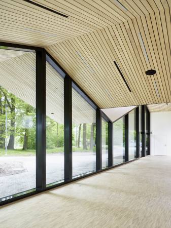 Bestandserweiterung; Bauen im Bestand; Erweiterungsbau; Frei + Saarinen Architekten; Zrich; Dreifachsporthalle; 70er Jahre; Chliriehalle; Gemeindesaal; Kopfbau; Foyer; Oberglatt; Martin Saarinen; Hannes Henz